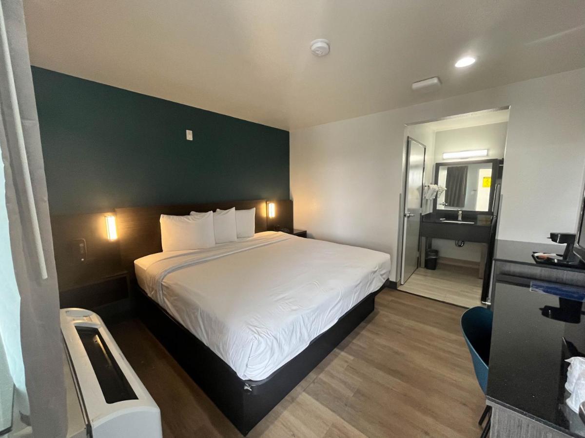 6-escondido, Ca Hotel
