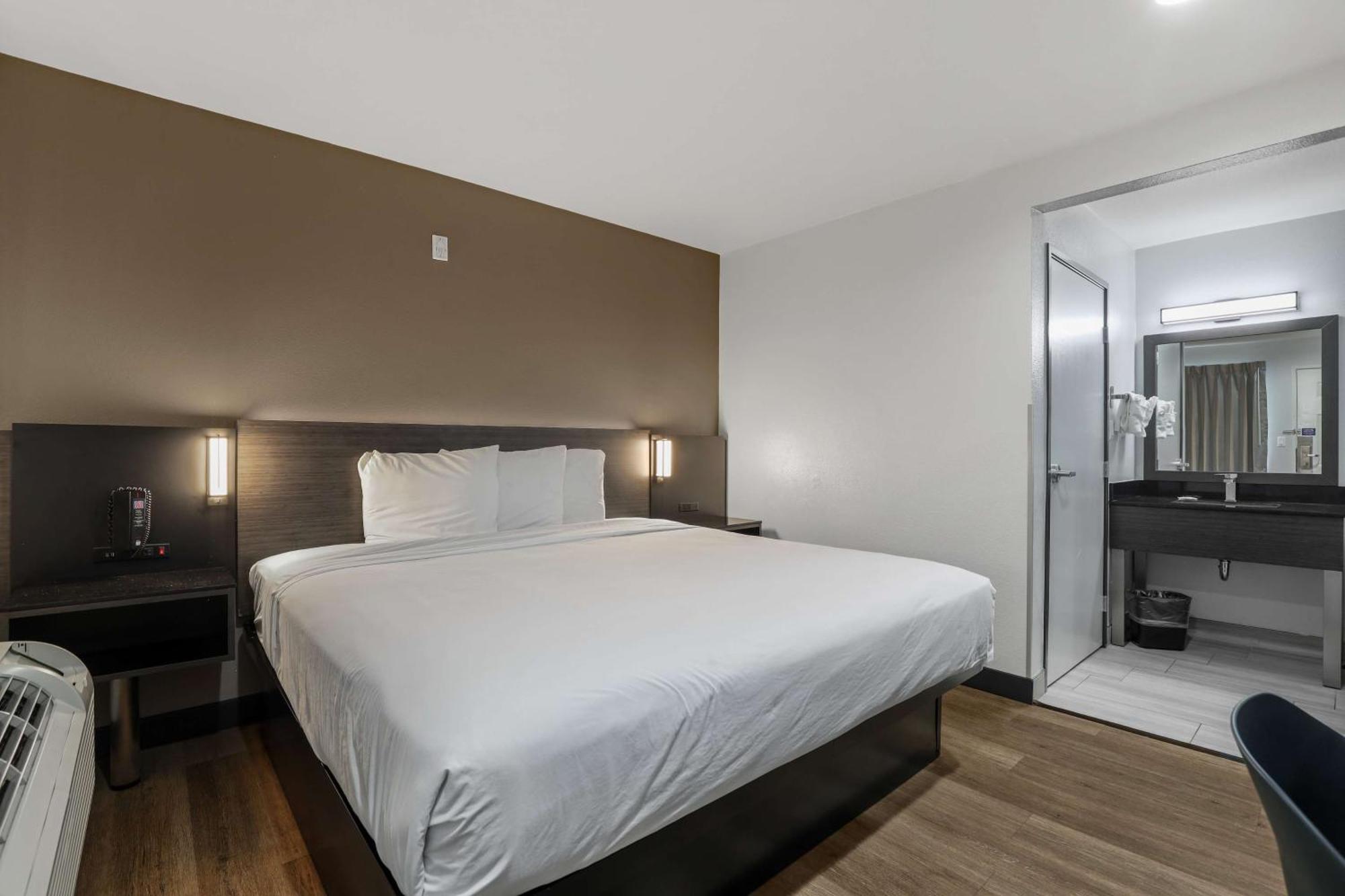 6-escondido, Ca Hotel 2*